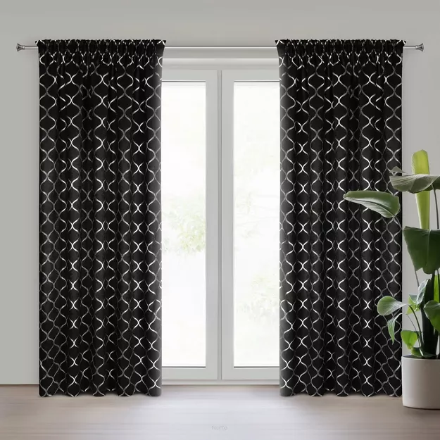 Zasłona na taśmie 140x270 MILI zaciemniająca typu dimout czarna z geometrycznym srebrnym nadrukiem