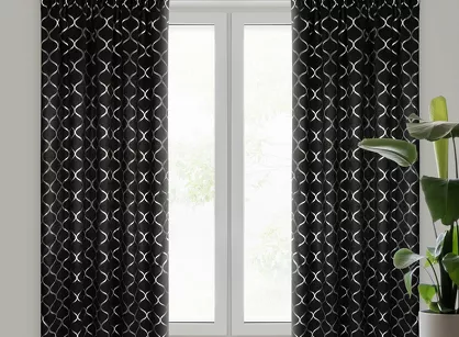 Zasłona gotowa na taśmie 140x270 MILI zaciemniająca typu dimout czarna z geometrycznym srebrnym nadrukiem