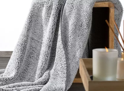 Koc 150x200 KOALA stalowy biały wzór miękkiego baranka