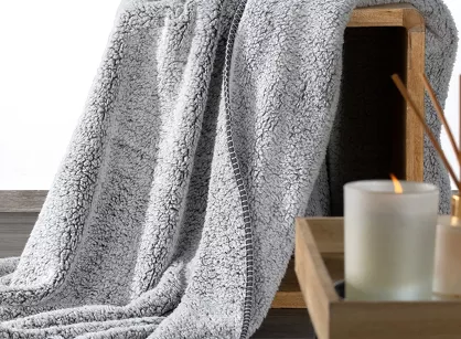 Koc 150x200 KOALA stalowy biały wzór miękkiego baranka