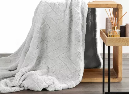 Koc 200x220 CARO srebrny puszysty typu flano z wytłaczanym wzorem Design 91