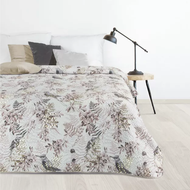 Narzuta pikowana 170x210 POLY biała z wzorem beżowych ptaszków i kwiatów ze złotym nadrukiem liści Design 91