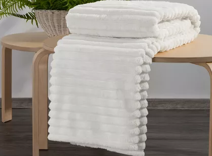Koc 150x200 SOFT biały puszysty typu flano z wytłaczanym wzorem Design 91