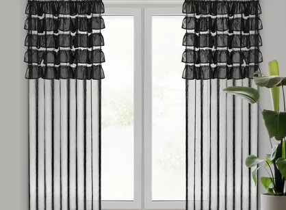 Firana na taśmie 140x270 AURA czarna z etaminy zdobiona w górnej części falbanami