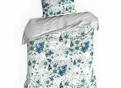 Pościel satynowa 140x200 SPRING 54 biała z niebieskim nadrukiem kwiatów