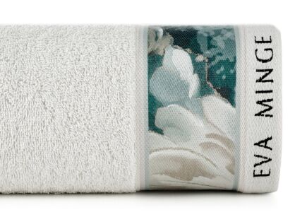 Ręcznik 30x50 EVA 4 Eva Minge biały zdobiony drukowaną bordiurą z miętowym wzorem malarskich kwiatów