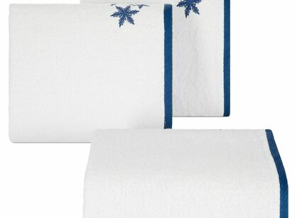 Ręcznik świąteczny 70x140 CAROL 1 biały z wyhaftowanymi gwiazdkami niebieskimi