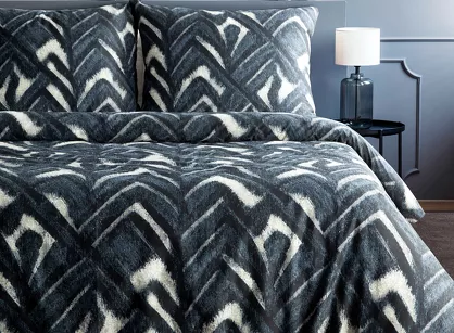 Pościel satynowa 140x200 SPRING 61 ciemny granat z wzorem geometrycznym z kolekcji Classic