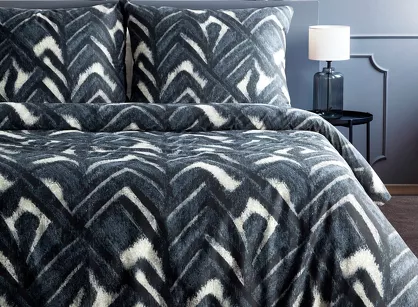 Pościel satynowa 140x200 SPRING 61 ciemny granat z wzorem geometrycznym z kolekcji Classic