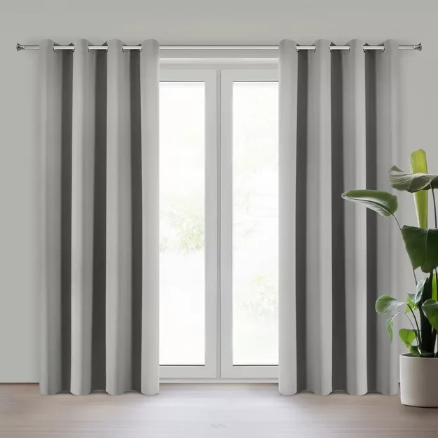 Zasłona na przelotkach 135x250 LOGAN zaciemniająca srebrna jednokolorowa z półmatowej tkaniny