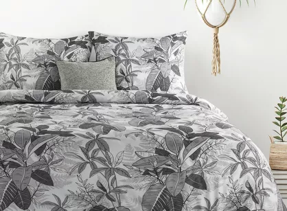 Pościel z mikrowłókna 220x200 CASSIE biała szara wzór kwiatowy Design 91