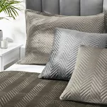 Poszewka welwetowa 50x70 Sofia beżowa pikowana w gęstą jodełkę - 3