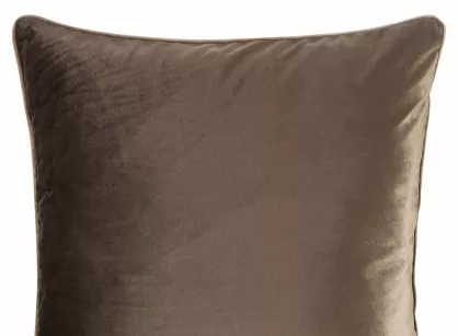 Poszewka welwetowa 60x60 GAJA 2 jednokolorowa ciemny brąz obszyta lamówką