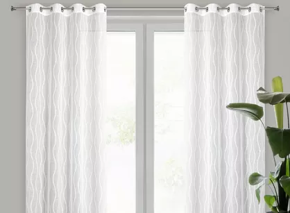 Firana na przelotkach 140x250 FELICJA biała z etaminy zdobiona geoetryczną aplikacją