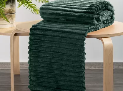 Koc 200x220 SOFT ciemna zieleń puszysty typu flano z wytłaczanym wzorem Design 91