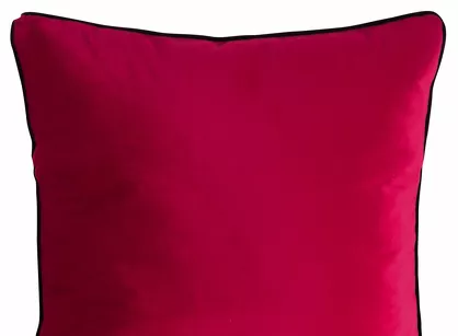 Poszewka welwetowa 45x45 GAJA 2 jednokolorowa amarantowa obszyta lamówką