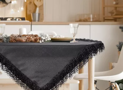 Bieżnik 40x140 JASPER czarny wykończony wyrazistymi frędzlami z kolekcji Premium