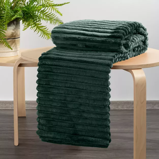 Koc 150x200 SOFT ciemna zieleń puszysty typu flano z wytłaczanym wzorem Design 91