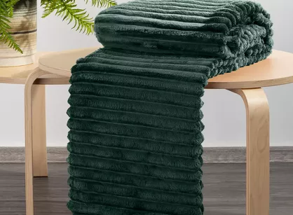 Koc 150x200 SOFT ciemna zieleń puszysty typu flano z wytłaczanym wzorem Design 91