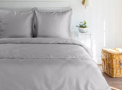 Pościel satynowa 220x200 RETRO 6 srebrna z delikatną koronką z kolekcji Premium