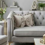 Poduszka welwetowa z wypełnieniem 35x55 KOKARDA 2 beżowa obszyta falbaną - 2