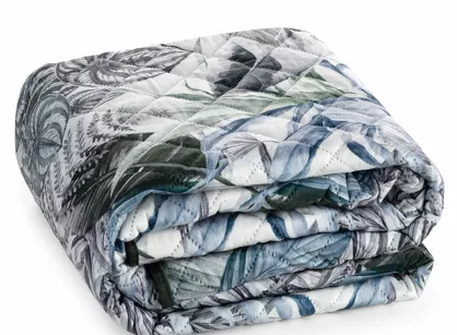 Narzuta welwetowa 220x240 DAVOS 2 biała pikowana z wzorem egzotycznych zielonych i srebrnych liści