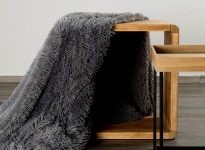 Koc na fotel futrzany 70x160 TIFANY 1 stalowy jednokolorowy puszysty z kolekcji Design 91