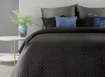 Narzuta na fotel welwetowa 70x160 DIMON czarna pikowana w geometryczny wzór