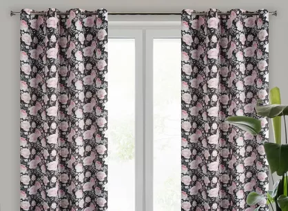 Zasłona na przelotkach 135x250 BELLIS zaciemniająca grafitowa różowa z motywem kwiatowym