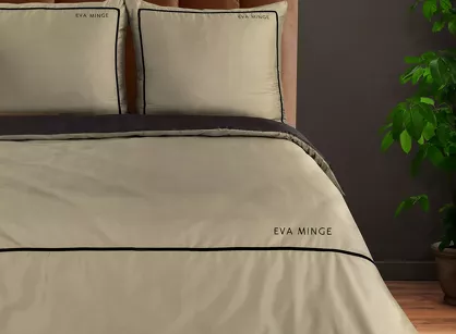 Pościel z makosatyny 160x200 EVA 9D beżowa z lamówką czarną i napisami