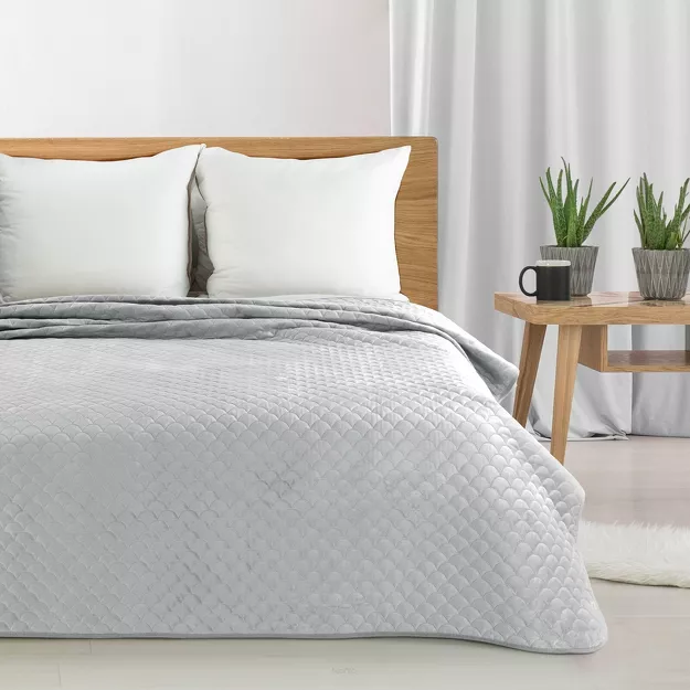 Narzuta welwetowa 220x240 ARIEL srebrna pikowana w motyw łuski