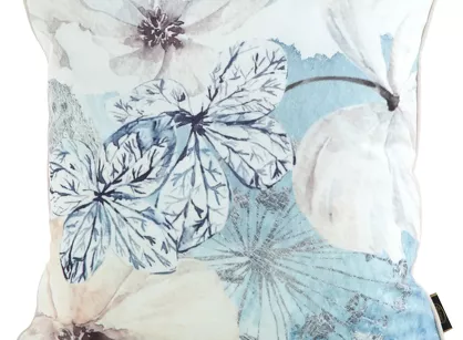 Poszewka welwetowa 45x45 VELVET 126 beżowa z designerskim niebieskim wzorem botanicznym obszyta lamówką