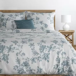 Pościel satynowa 220x200 SPRING 70 biała z niebieskim wzorem roślinnym z kolekcji Classic 