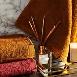 Ręcznik 50x90 EVI Pierre Cardin ciemny puder zdobiony bordiurą w kolorze ręcznika z logo marki 430 g/m2 - 6