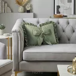 Poduszka welwetowa z wypełnieniem 35x55 KOKARDA 2 oliwkowa obszyta falbaną - 2