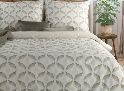 Pościel satynowa 160x200 SPRING 103 jasny beż z motywem geometrycznym z kolekcji Classic