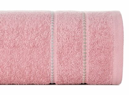 Ręcznik 50x90 SUZI pudrowy z kontrastującą stebnowaną bordiurą w delikatne paseczki 500 g/m2