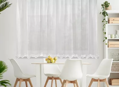 Firana na przelotkach 350x145 ELLIE biała błyszcząca z mikrosiateczki wykończonej koronką