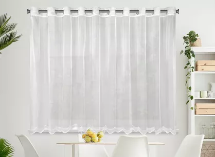 Firana na przelotkach 350x145 ELLIE biała błyszcząca z mikrosiateczki wykończonej koronką