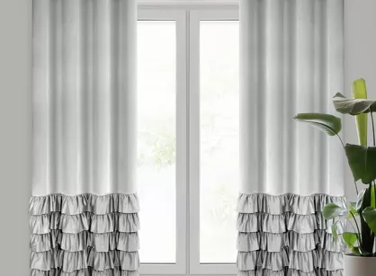 Zasłona na przelotkach 140x250 DANI welwetowa srebrna jednokolorowa zdobiona w dolnej części falbanami