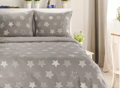 Pościel polarowa 220x200 FLANO 4 beżowa z wytłaczanym białym wzorem gwiazdek z kolekcji NOVA Flano