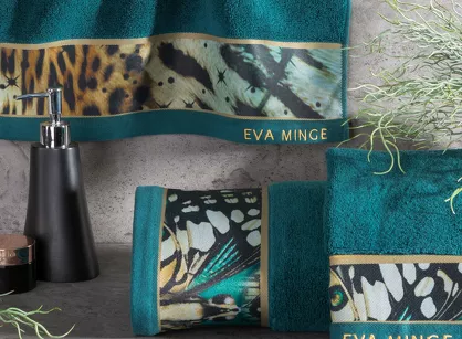 Ręcznik 30x50 EVA 15 Eva Minge ciemny turkus zdobiony bordiurą z designerskim wzorem w motyle z kolekcji Premium