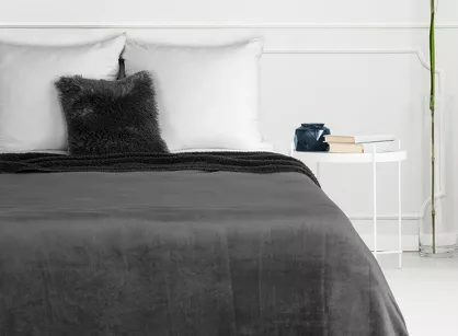 Koc jednokolorowy 150x200 TEDY stalowy imitujący buklę