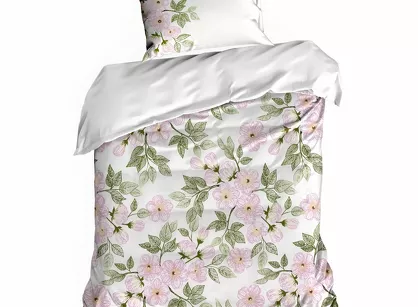 Pościel satynowa 140x200 NIKA 44 biała z różowym wzorem kwiatów i listków z kolekcji Nova Print