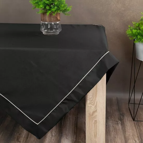 Nakładka elegancka 85x85 MADELE czarna zdobiona szampańską lamówką