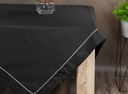 Nakładka elegancka 85x85 MADELE czarna zdobiona szampańską lamówką