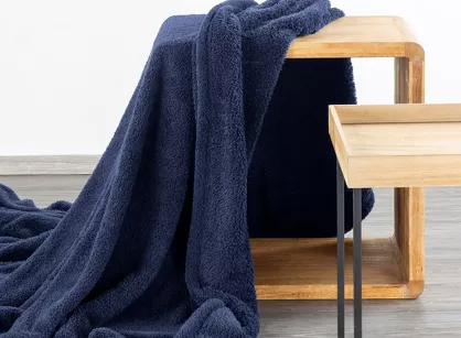 Koc 200x220 LORI granatowy puszysty jednokolorowy z kolekcji Design 91