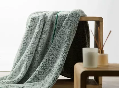 Koc 200x220 KOALA zielony biały wzór miękkiego baranka