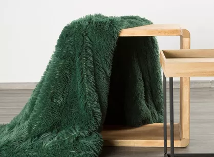 Koc futrzany 170x210 TIFANY 1 ciemna zieleń jednokolorowy puszysty z kolekcji Design 91