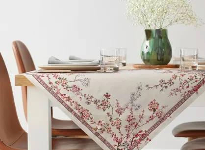 Nakładka gobelinowa 100x100 THAI naturalna różowa wzór kwiatu wiśni